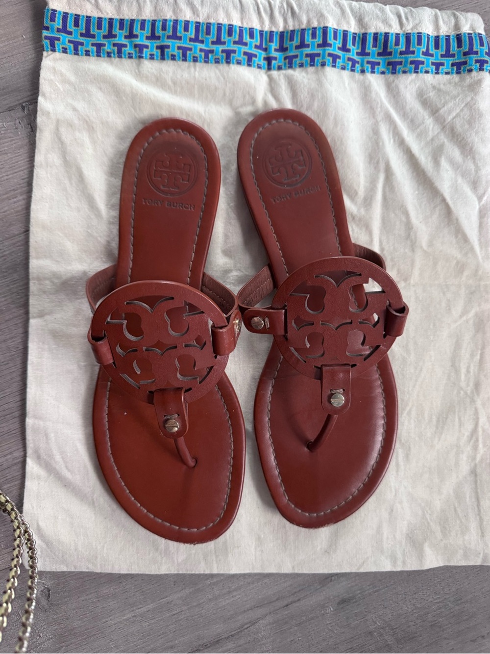 Tory Burch Leather Logo Thong Sandals in Cognac Brown